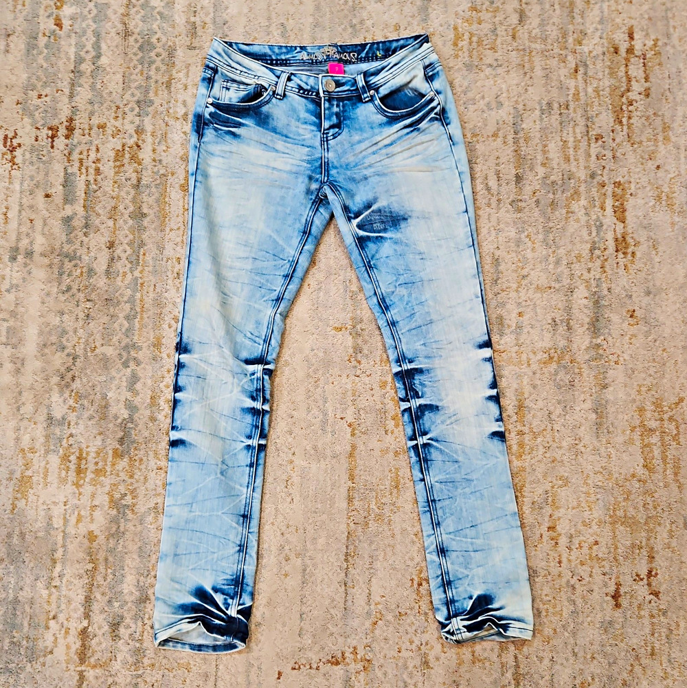 Almost Famous Women’s Blue Light Wash Skinny Slim Fit Stretch Jeans Size 7